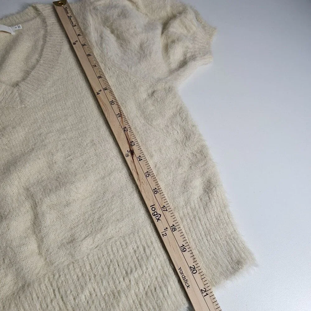 ASTR The Label Womens Puff Sleeve V-Neck Sweater Fuzzy Eyelash Knit‎ Top Cream S